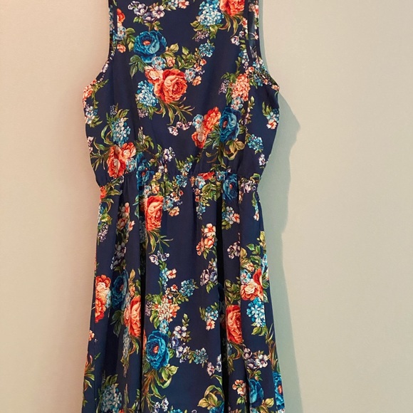 Forever 21 floral dress - Picture 3 of 7